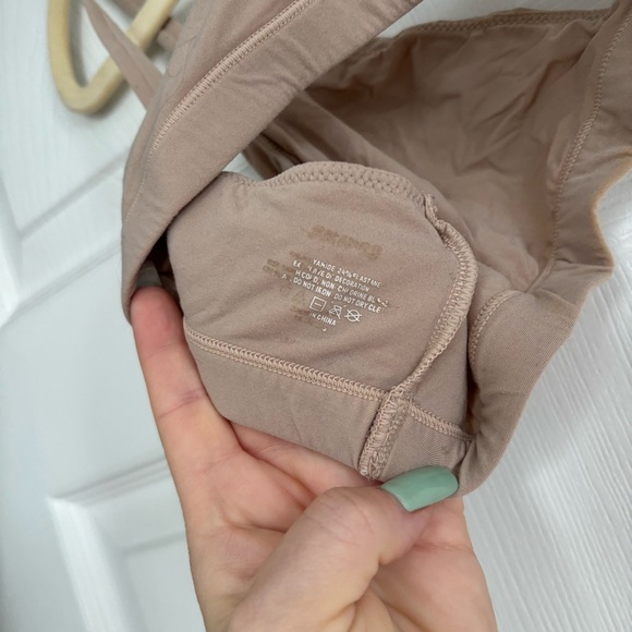SKIMS Nude Triangle Bralette - Picture 6 of 6
